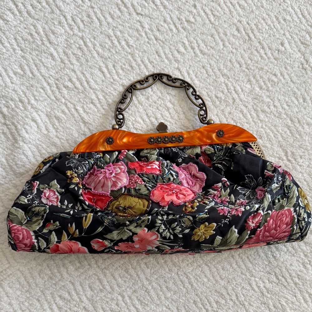 Beautiful Vintage 1990s / 2000 Black Red Gold Embroidered and Beaded Evening Bag - Picture 4 of 11